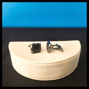 🛡️Vtg. Black Square Cufflinks - Polished Silver Trim